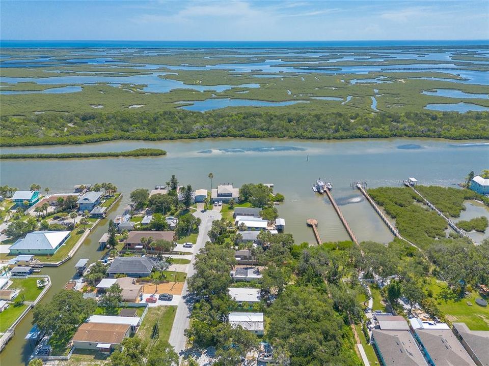 合同活跃: $115,000 (2 贝兹, 1 浴室, 770 平方英尺)