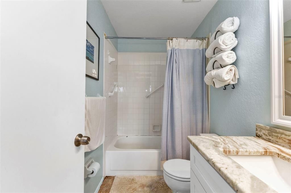 待售: $160,000 (2 贝兹, 2 浴室, 860 平方英尺)