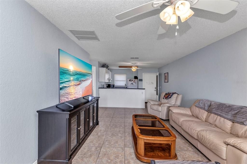 待售: $160,000 (2 贝兹, 2 浴室, 860 平方英尺)