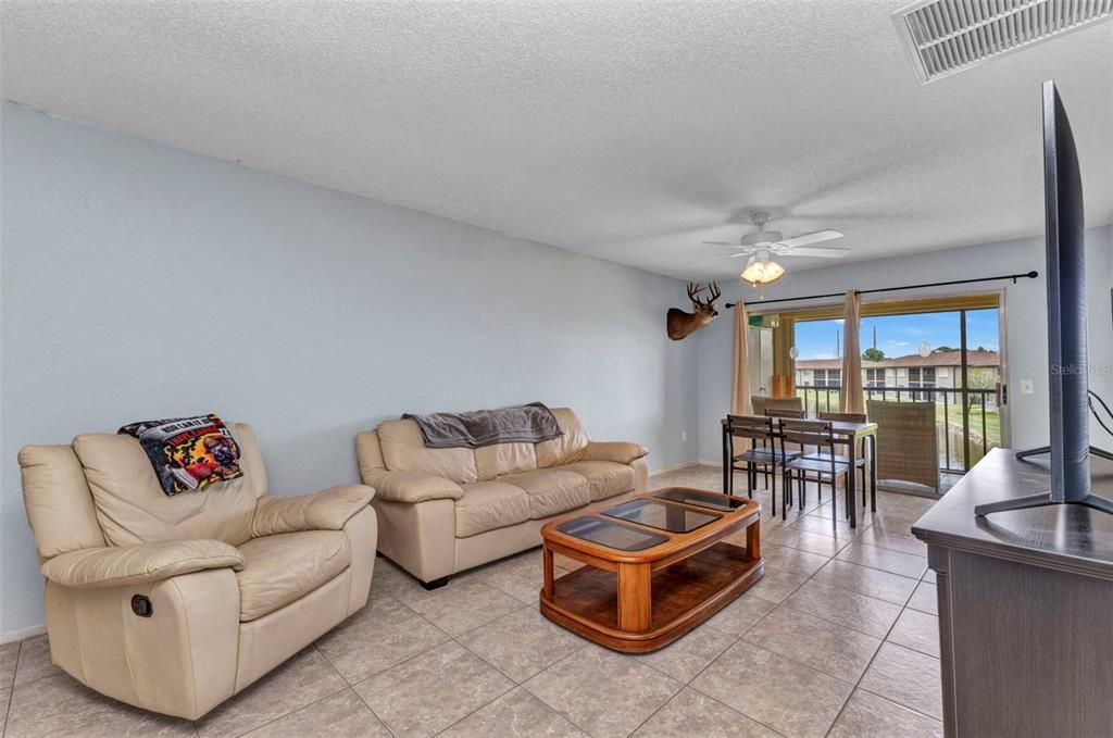 待售: $160,000 (2 贝兹, 2 浴室, 860 平方英尺)