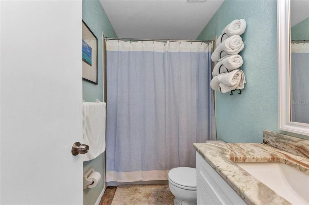 待售: $160,000 (2 贝兹, 2 浴室, 860 平方英尺)