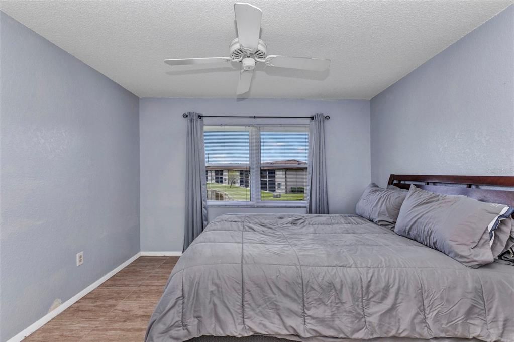 待售: $160,000 (2 贝兹, 2 浴室, 860 平方英尺)