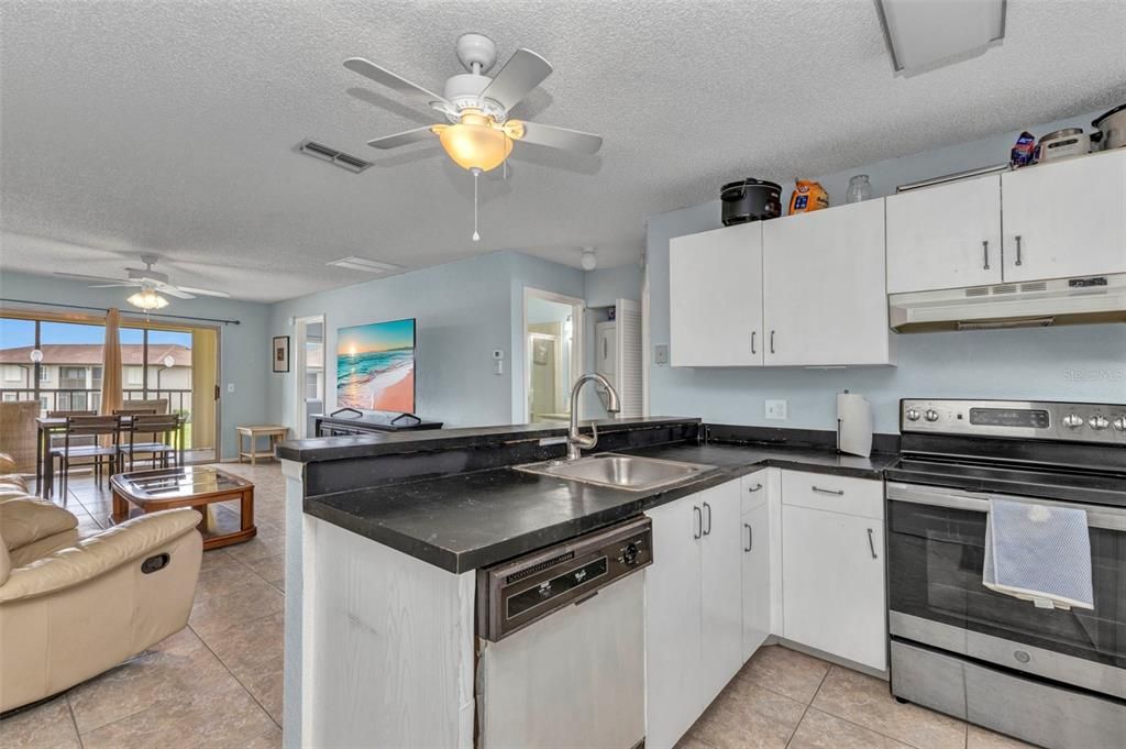 待售: $160,000 (2 贝兹, 2 浴室, 860 平方英尺)