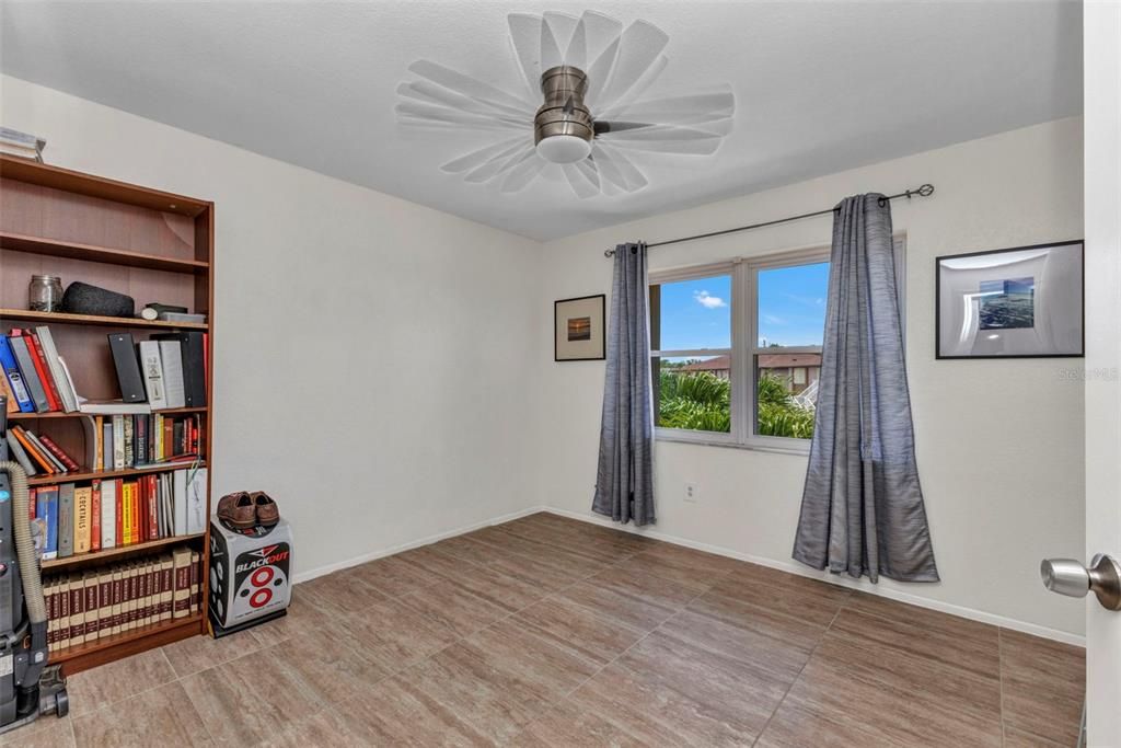 待售: $160,000 (2 贝兹, 2 浴室, 860 平方英尺)