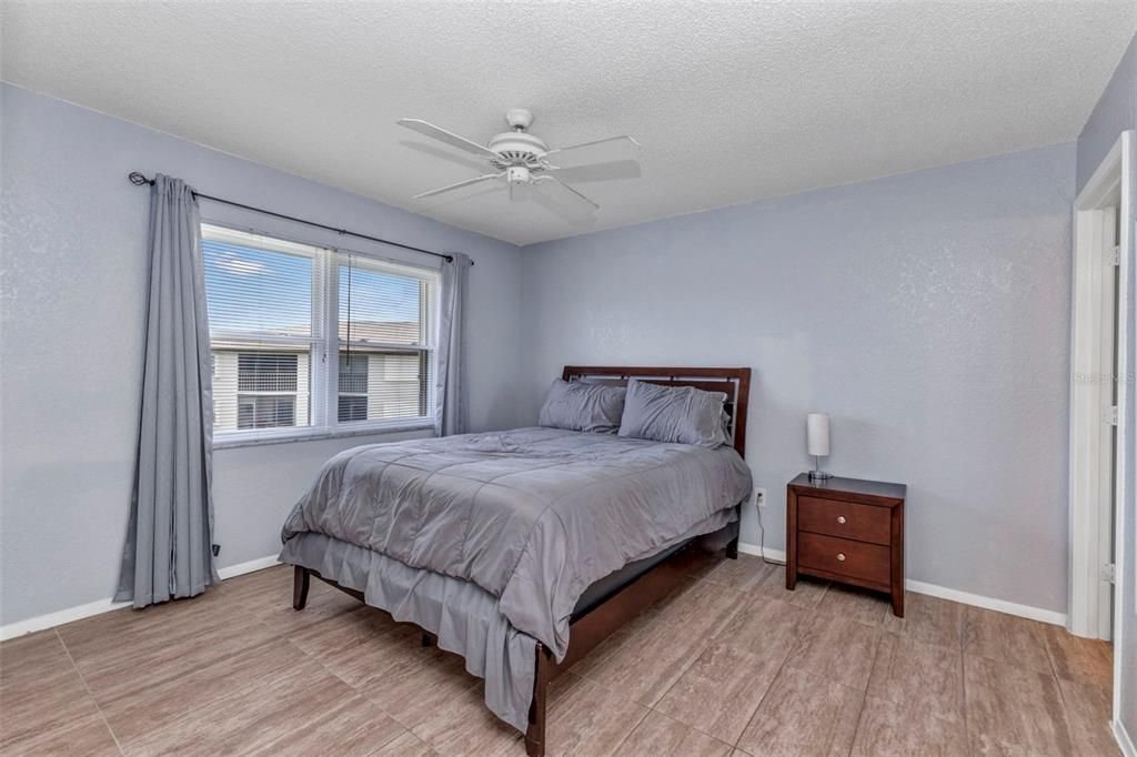 待售: $160,000 (2 贝兹, 2 浴室, 860 平方英尺)