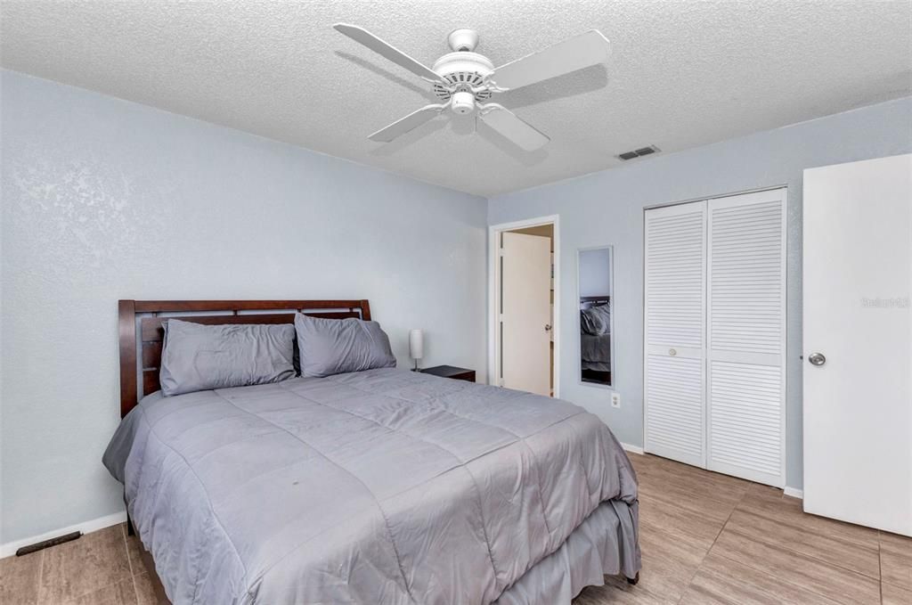 待售: $160,000 (2 贝兹, 2 浴室, 860 平方英尺)