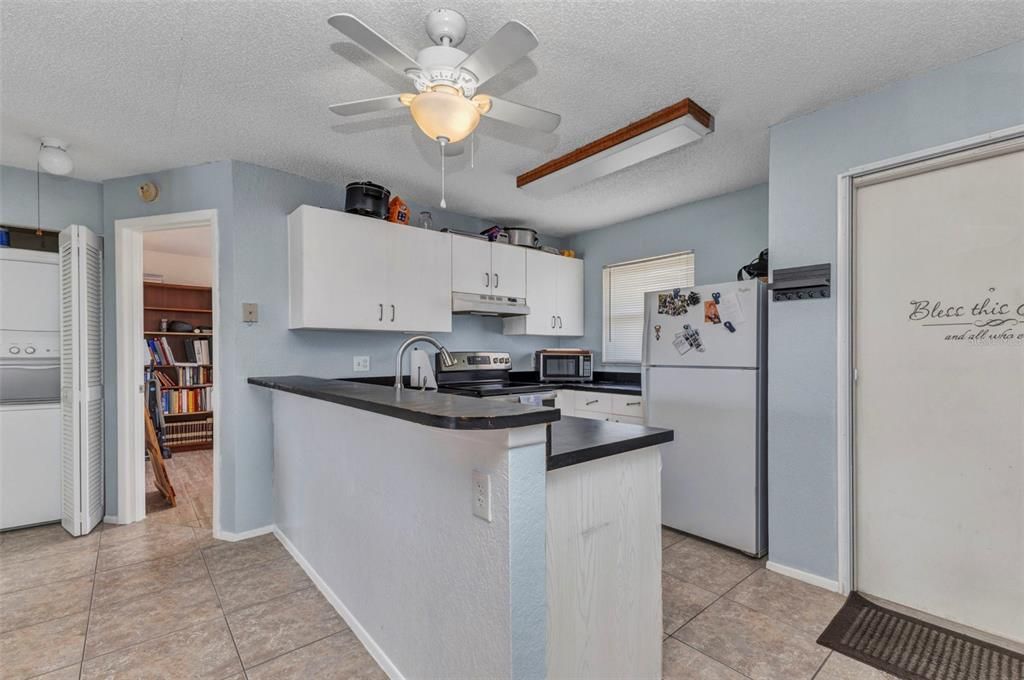 待售: $160,000 (2 贝兹, 2 浴室, 860 平方英尺)