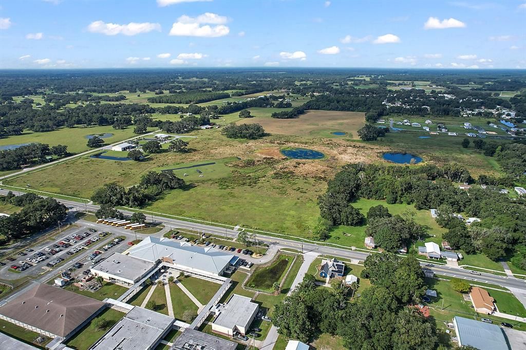 En Venta: $6,600,000 (41.34 acres)