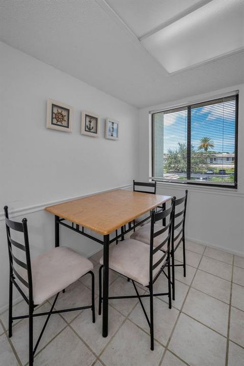 For Sale: $220,000 (2 beds, 2 baths, 1148 Square Feet)