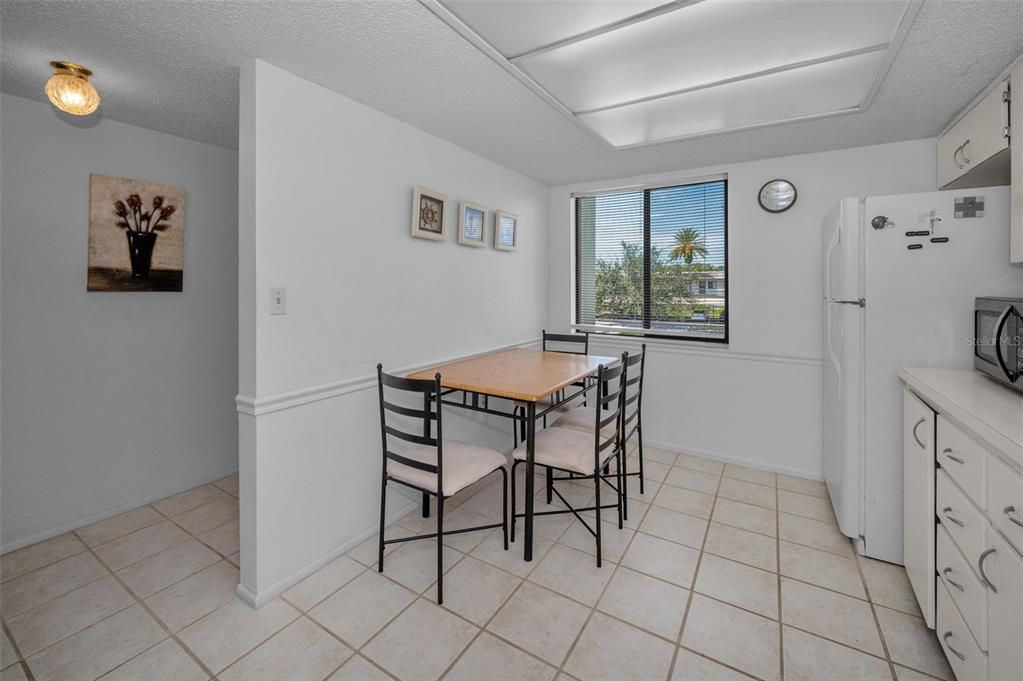 For Sale: $220,000 (2 beds, 2 baths, 1148 Square Feet)