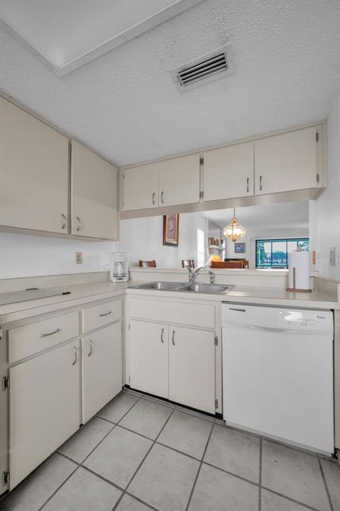 For Sale: $220,000 (2 beds, 2 baths, 1148 Square Feet)