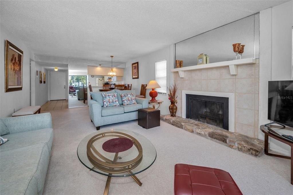 For Sale: $220,000 (2 beds, 2 baths, 1148 Square Feet)