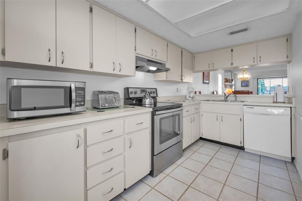 For Sale: $220,000 (2 beds, 2 baths, 1148 Square Feet)