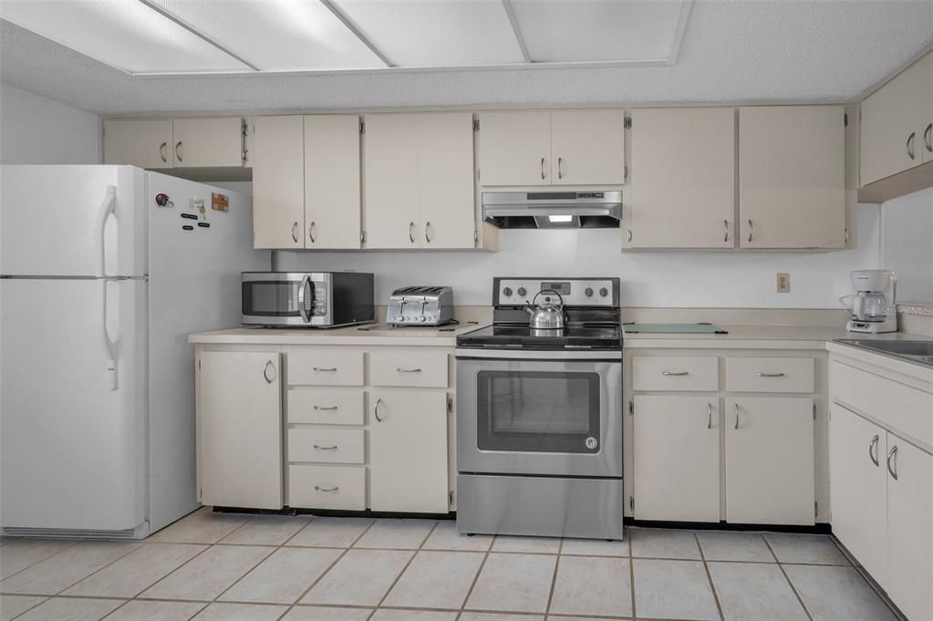 For Sale: $220,000 (2 beds, 2 baths, 1148 Square Feet)