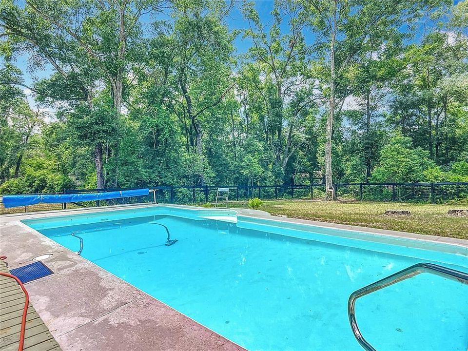 For Sale: $180,000 (3 beds, 2 baths, 1596 Square Feet)