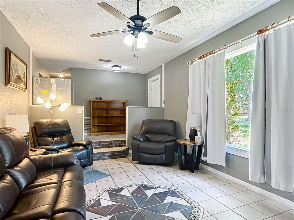 For Sale: $180,000 (3 beds, 2 baths, 1596 Square Feet)