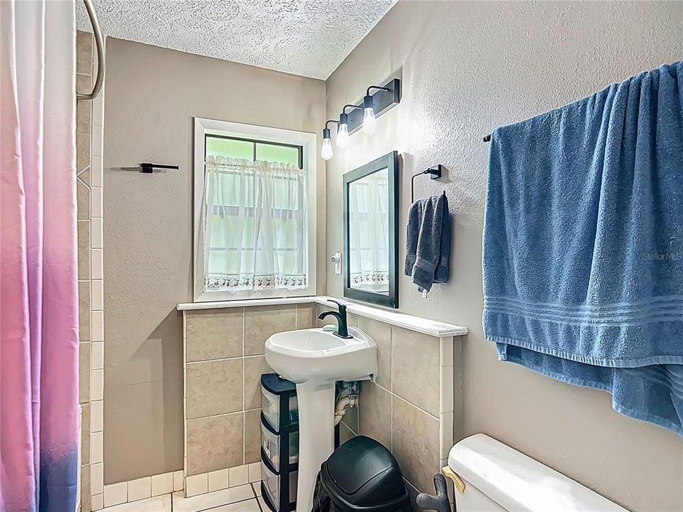 For Sale: $180,000 (3 beds, 2 baths, 1596 Square Feet)