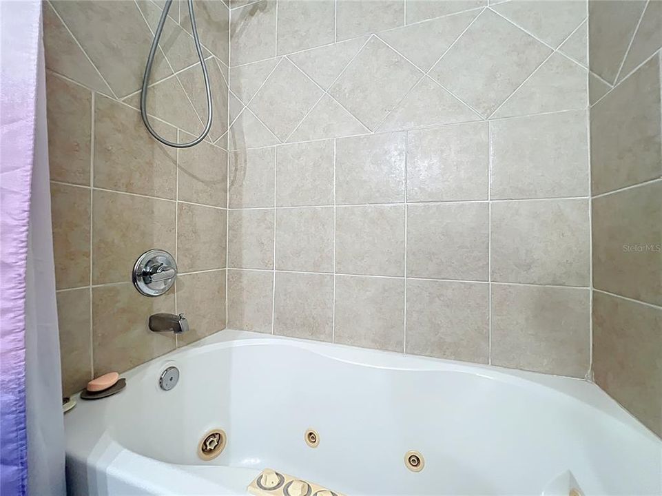 For Sale: $180,000 (3 beds, 2 baths, 1596 Square Feet)