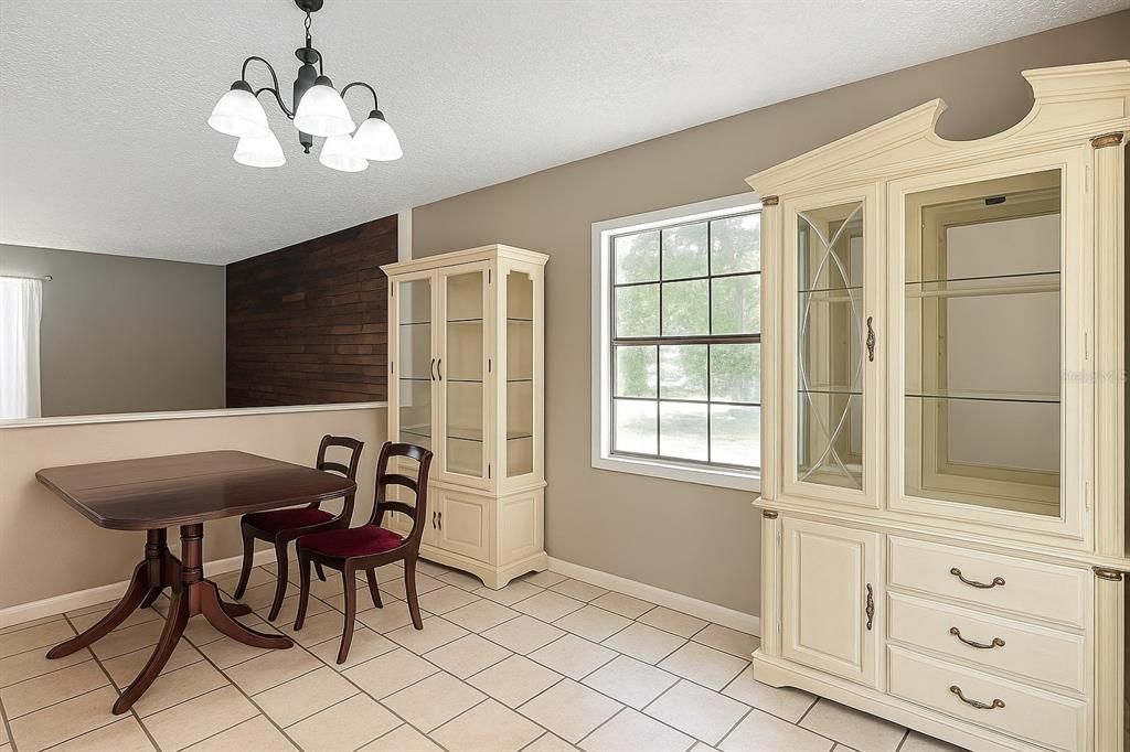 For Sale: $180,000 (3 beds, 2 baths, 1596 Square Feet)