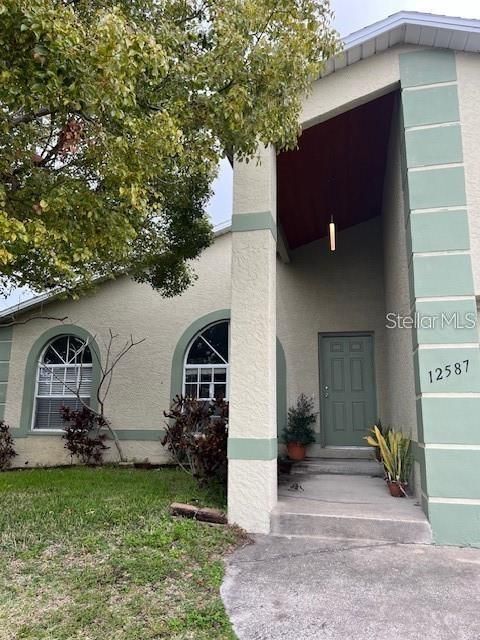 Recently Rented: $2,300 (3 beds, 2 baths, 1269 Square Feet)
