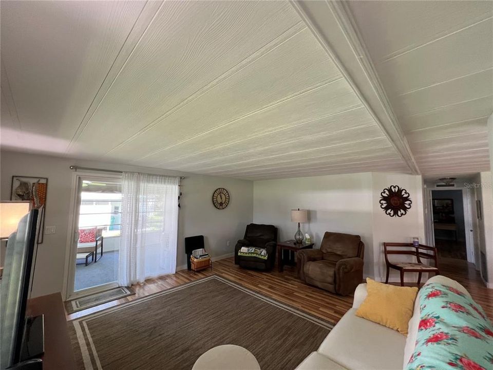 Active With Contract: $192,000 (2 beds, 2 baths, 1344 Square Feet)