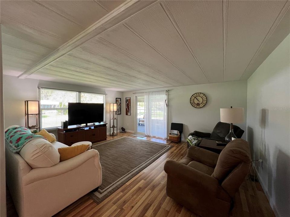 Active With Contract: $192,000 (2 beds, 2 baths, 1344 Square Feet)