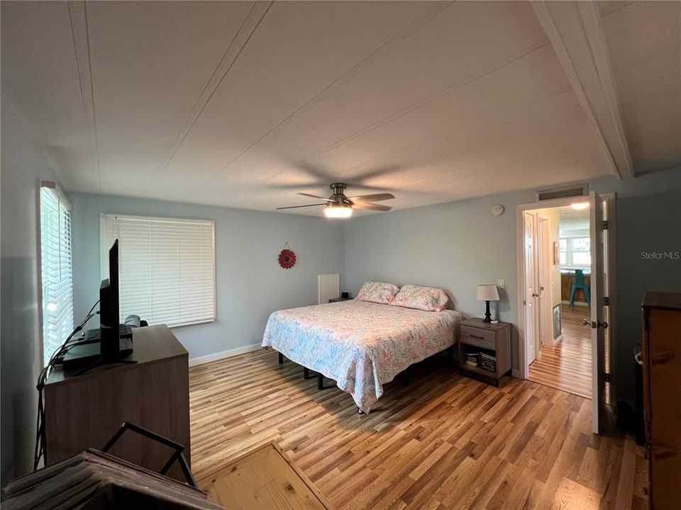 Active With Contract: $192,000 (2 beds, 2 baths, 1344 Square Feet)