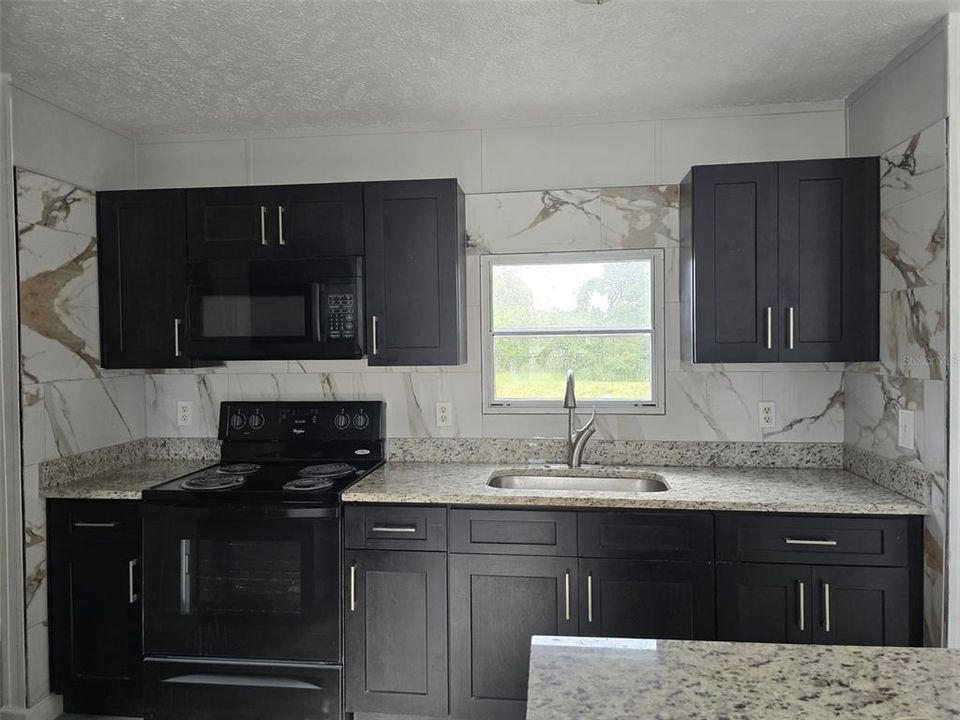 En Venta: $225,000 (3 camas, 2 baños, 1056 Pies cuadrados)