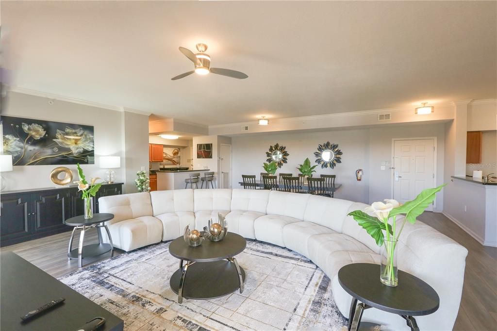 Activo con contrato: $379,000 (4 camas, 4 baños, 2141 Pies cuadrados)