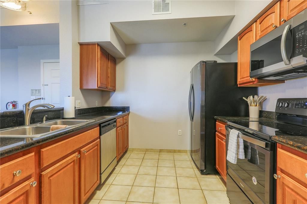 Activo con contrato: $379,000 (4 camas, 4 baños, 2141 Pies cuadrados)