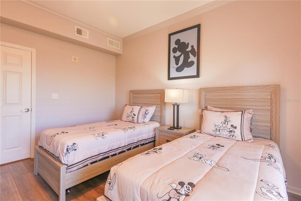 Activo con contrato: $379,000 (4 camas, 4 baños, 2141 Pies cuadrados)