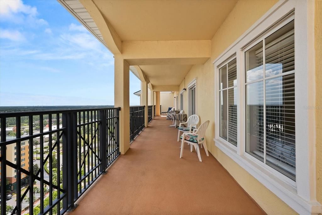 Activo con contrato: $379,000 (4 camas, 4 baños, 2141 Pies cuadrados)