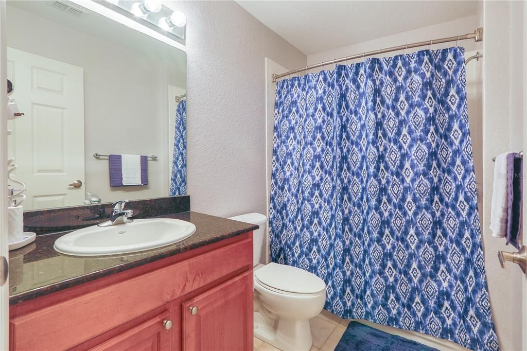 Activo con contrato: $379,000 (4 camas, 4 baños, 2141 Pies cuadrados)