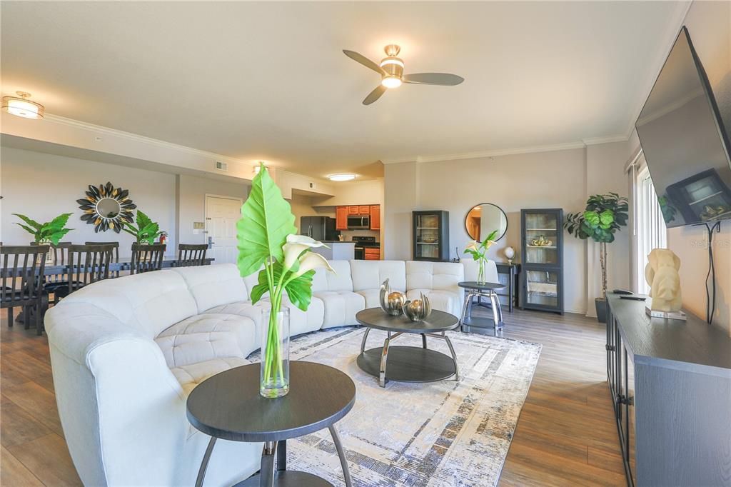 Activo con contrato: $379,000 (4 camas, 4 baños, 2141 Pies cuadrados)
