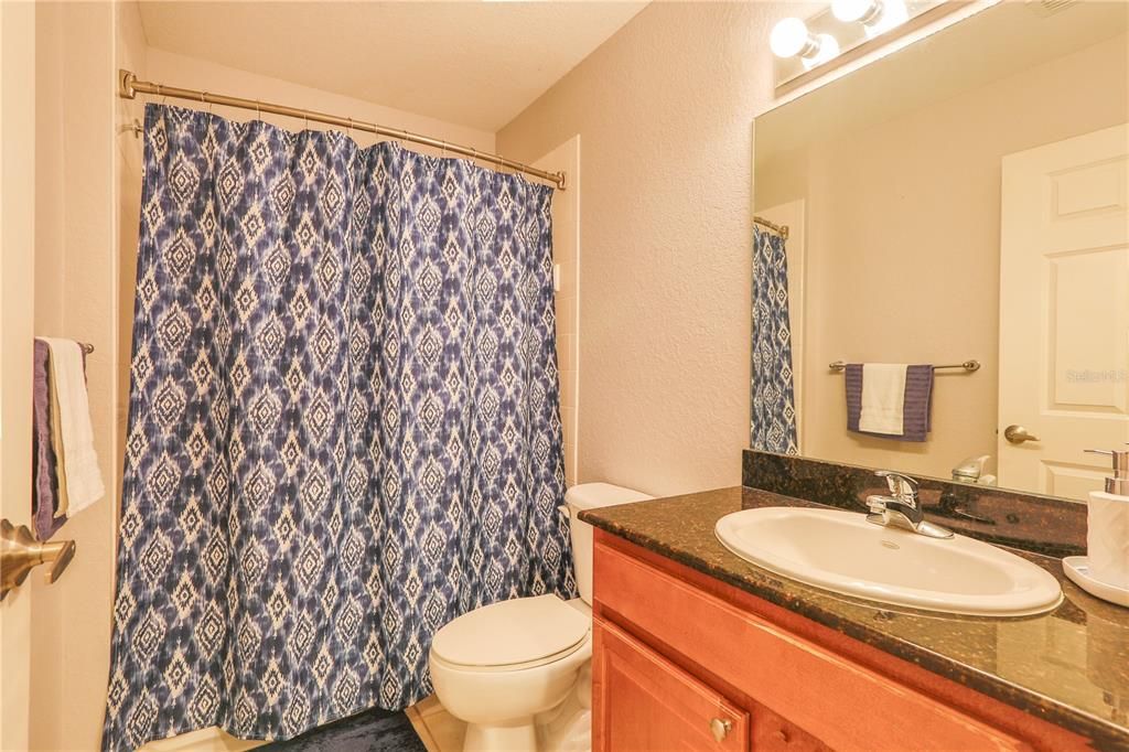 Activo con contrato: $379,000 (4 camas, 4 baños, 2141 Pies cuadrados)