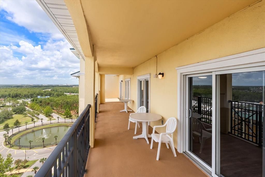 Activo con contrato: $379,000 (4 camas, 4 baños, 2141 Pies cuadrados)