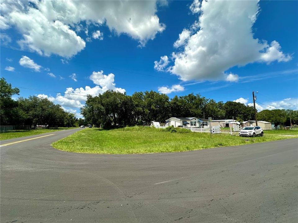 На продажу: $58,000 (0.13 acres)