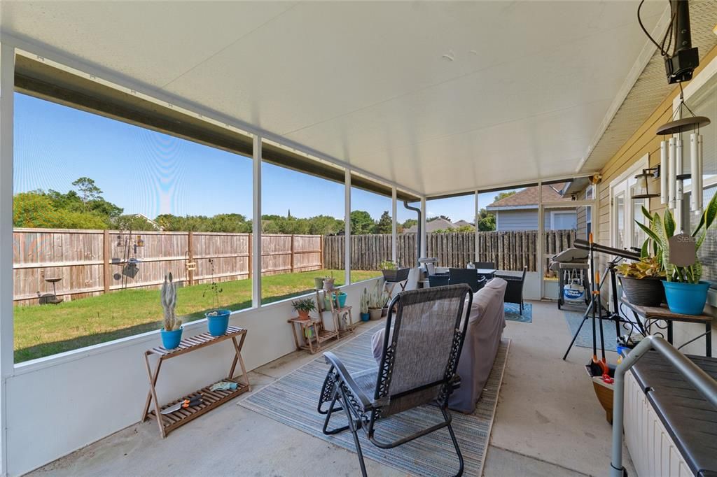 Active With Contract: $305,000 (3 beds, 2 baths, 1402 Square Feet)