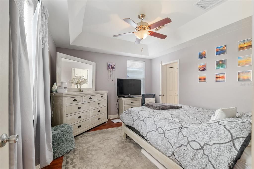 Active With Contract: $305,000 (3 beds, 2 baths, 1402 Square Feet)