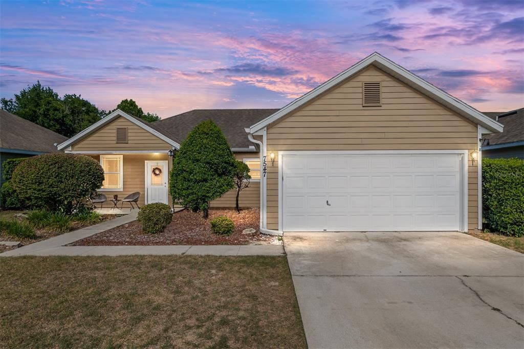 Active With Contract: $305,000 (3 beds, 2 baths, 1402 Square Feet)