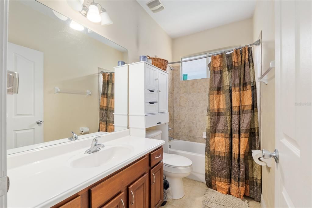 Active With Contract: $305,000 (3 beds, 2 baths, 1402 Square Feet)