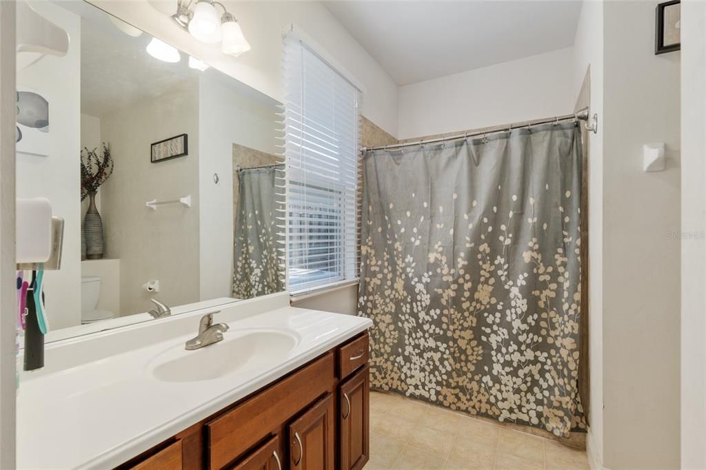 Active With Contract: $305,000 (3 beds, 2 baths, 1402 Square Feet)
