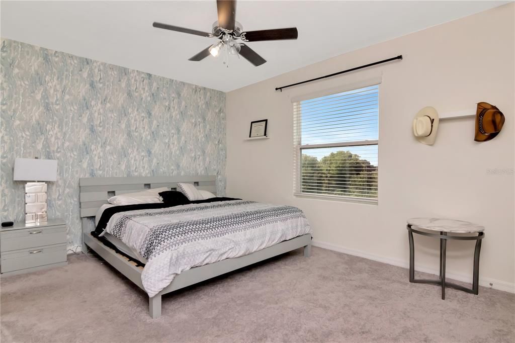 合同活跃: $269,000 (3 贝兹, 2 浴室, 1673 平方英尺)