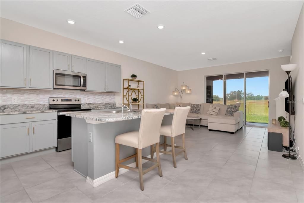 合同活跃: $269,000 (3 贝兹, 2 浴室, 1673 平方英尺)