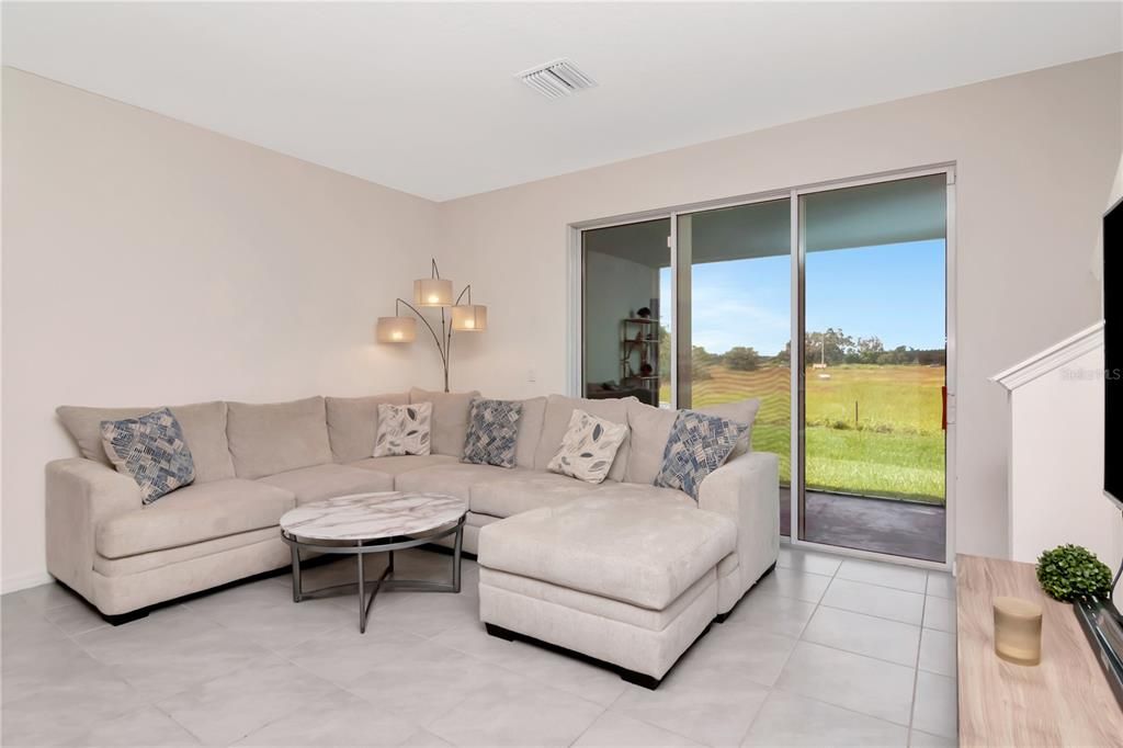 合同活跃: $269,000 (3 贝兹, 2 浴室, 1673 平方英尺)