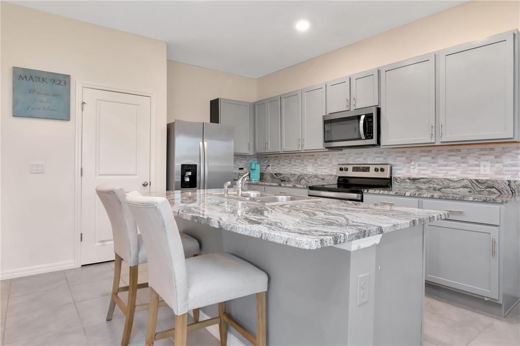 合同活跃: $269,000 (3 贝兹, 2 浴室, 1673 平方英尺)