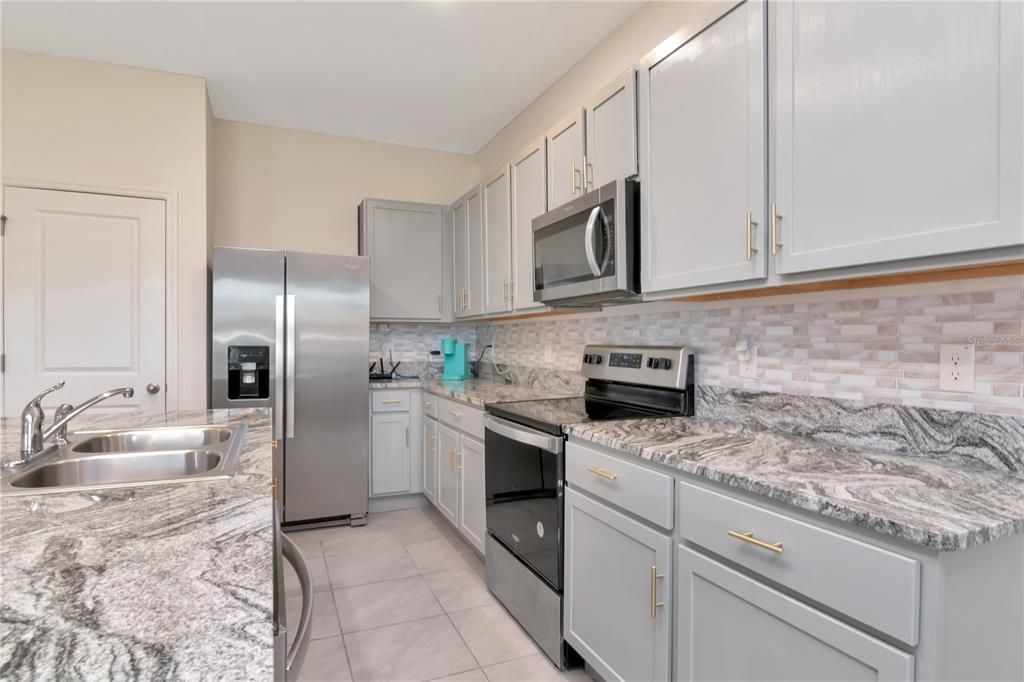 合同活跃: $269,000 (3 贝兹, 2 浴室, 1673 平方英尺)