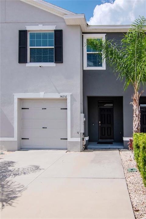 合同活跃: $269,000 (3 贝兹, 2 浴室, 1673 平方英尺)