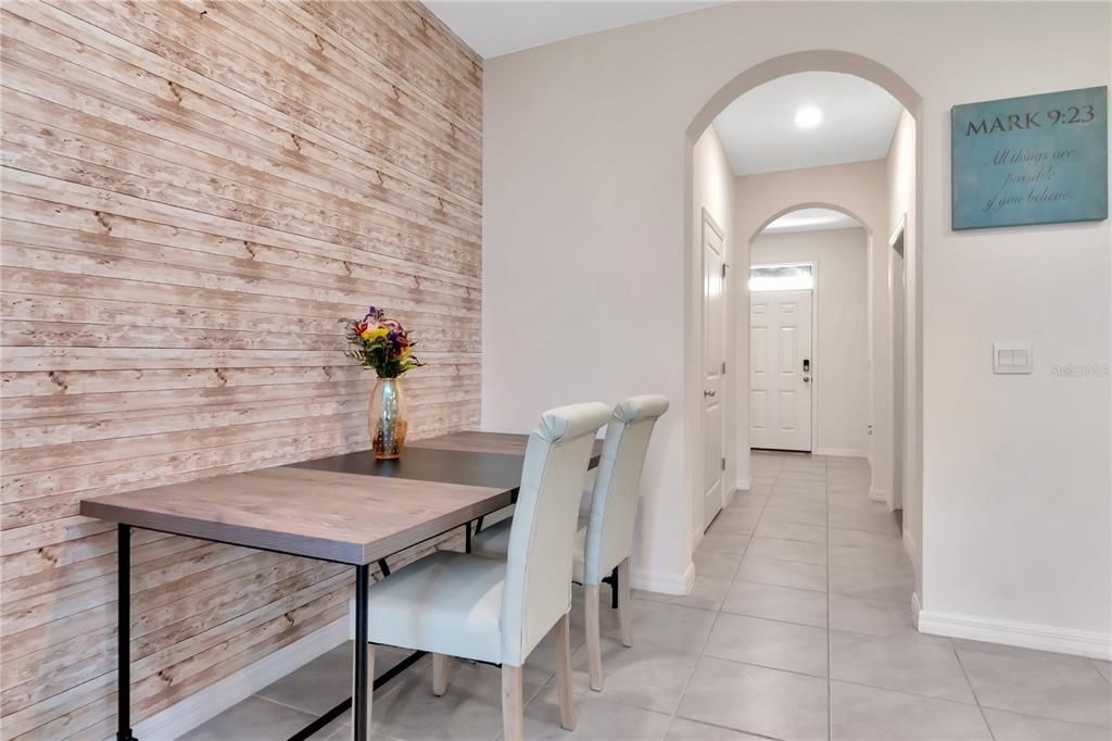 合同活跃: $269,000 (3 贝兹, 2 浴室, 1673 平方英尺)