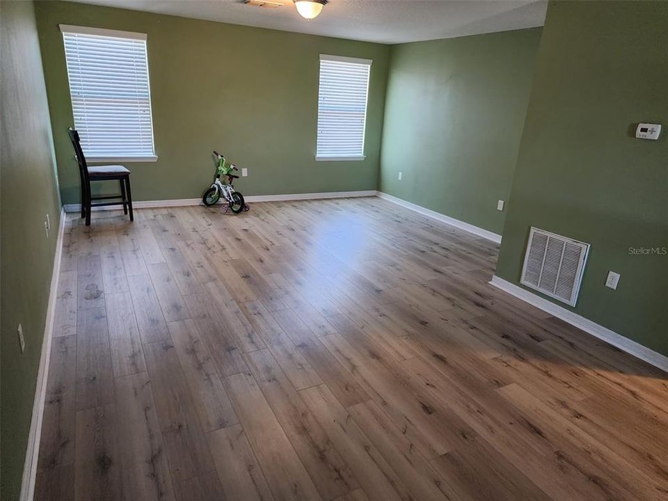 For Rent: $2,890 (5 beds, 2 baths, 2594 Square Feet)